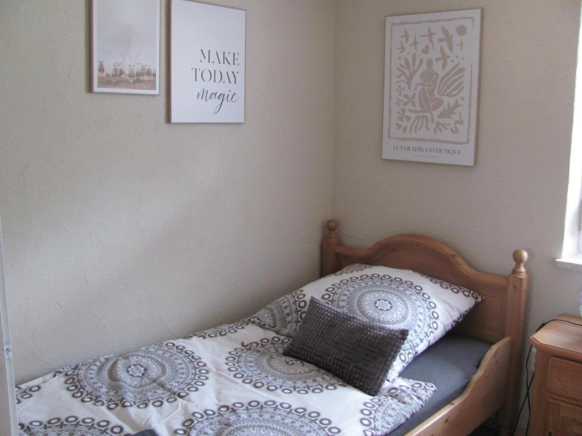 #2 Ruhiges Gemuetliches Ferienzimmer Mit 2 Einzelbetten Gemeinschaftsbad W-Lan Airport Nah Late Night Check In Haus Nr 9,5 Trunkelsberg Buitenkant foto