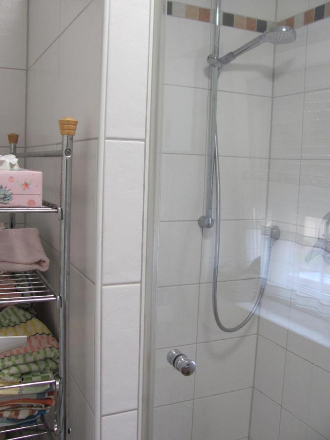 #2 Ruhiges Gemuetliches Ferienzimmer Mit 2 Einzelbetten Gemeinschaftsbad W-Lan Airport Nah Late Night Check In Haus Nr 9,5 Trunkelsberg Buitenkant foto
