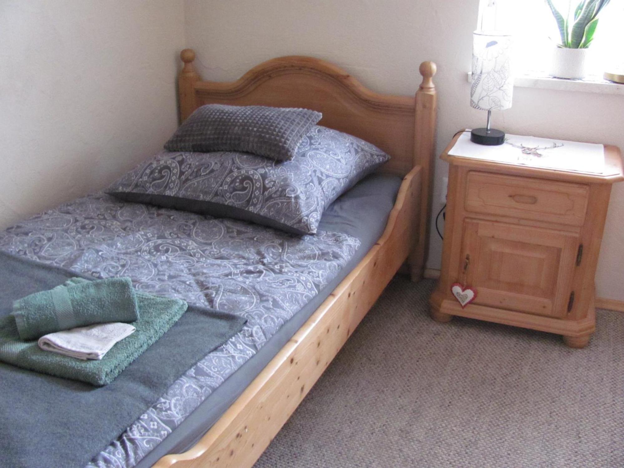 #2 Ruhiges Gemuetliches Ferienzimmer Mit 2 Einzelbetten Gemeinschaftsbad W-Lan Airport Nah Late Night Check In Haus Nr 9,5 Trunkelsberg Buitenkant foto